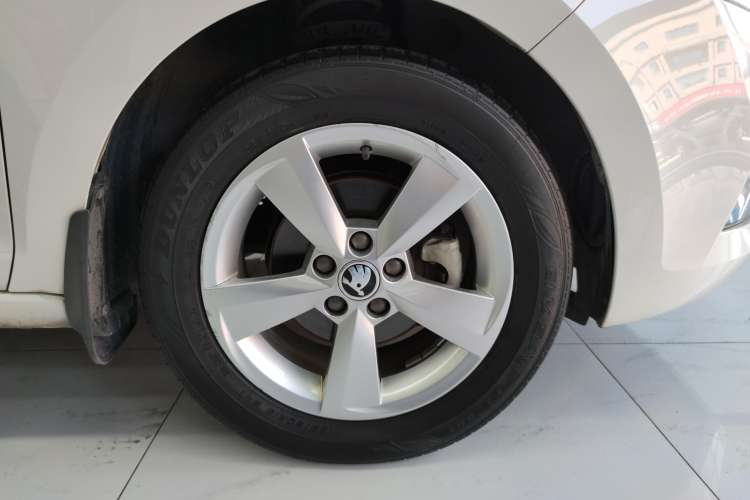 Used Skoda Rapid Spaceback 2018 1.6L Automatic Comfort Edition Left Rear Wheel Hub