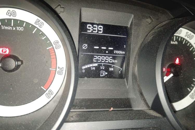 Used Skoda Rapid Spaceback 2018 1.6L Manual Standard Edition Odometer Close Up