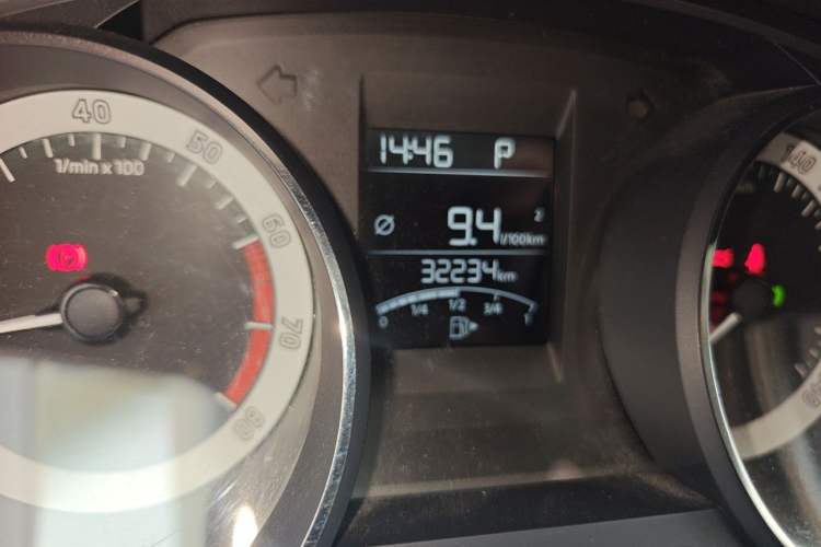 Used Skoda Rapid Spaceback 2018 1.6L Automatic Comfort Edition Odometer Close Up