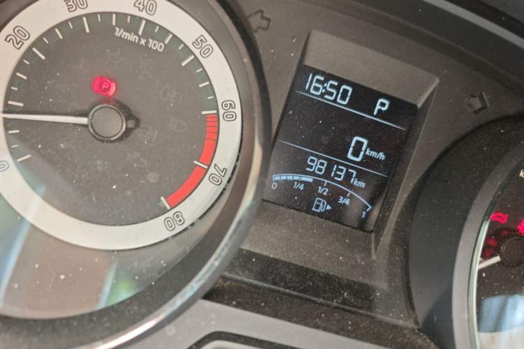 Used Skoda Rapid Spaceback 2018 1.6L Automatic Comfort Edition Odometer Close Up