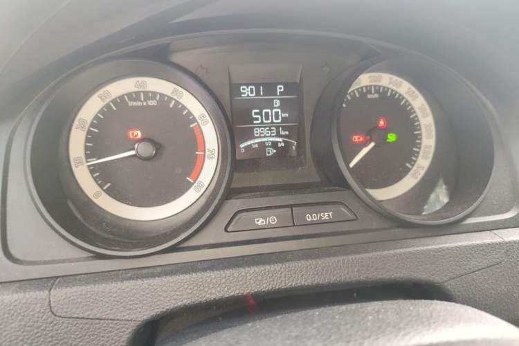 Used Skoda Rapid Spaceback 2018 1.6L Automatic Standard Edition Odometer Close Up