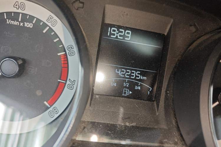 Used Skoda Rapid Spaceback 2018 1.6L Automatic Comfort Edition Odometer Close Up