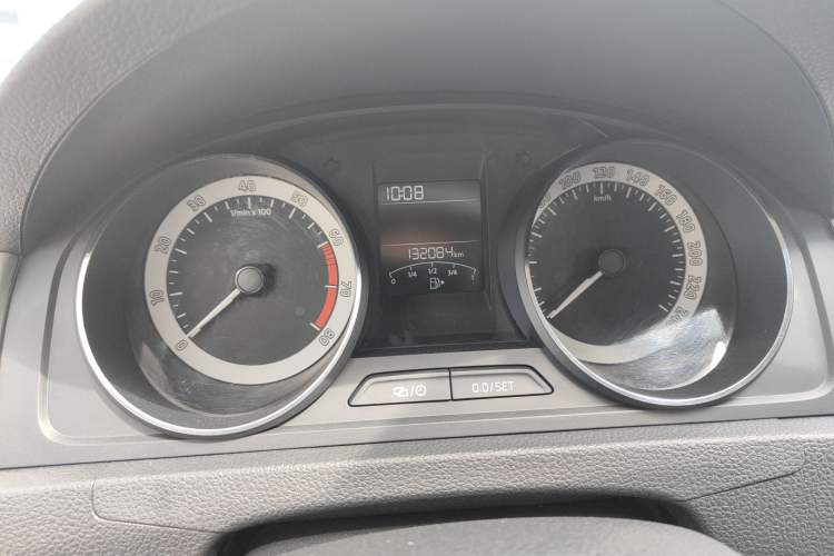Used Skoda Rapid Spaceback 2018 1.6L Automatic Comfort Edition Odometer Close Up