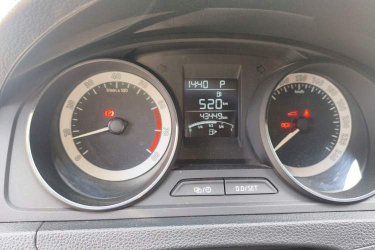 Used Skoda Rapid Spaceback 2018 1.6L Automatic Comfort Edition Odometer Close Up