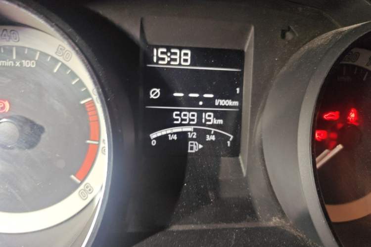 Used Skoda Rapid Spaceback 2018 1.6L Manual Comfort Edition Odometer Close Up