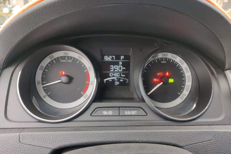 Used Skoda Rapid Spaceback 2018 1.6L Automatic Comfort Edition Odometer Close Up