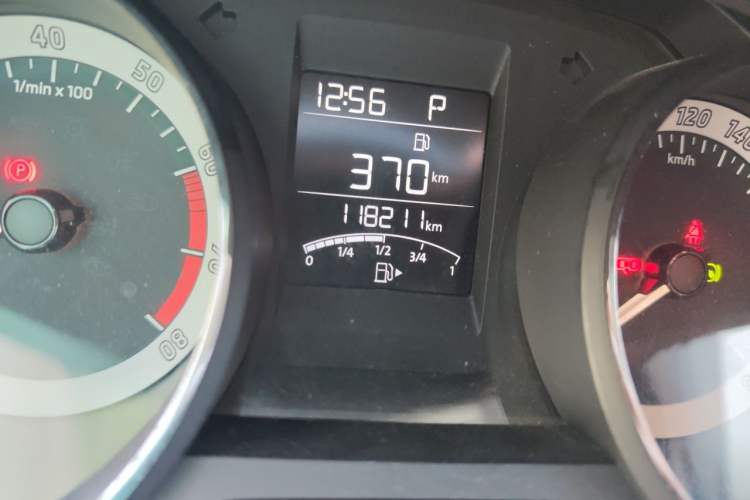 Used Skoda Rapid Spaceback 2018 1.6L Automatic Comfort Edition Odometer Close Up