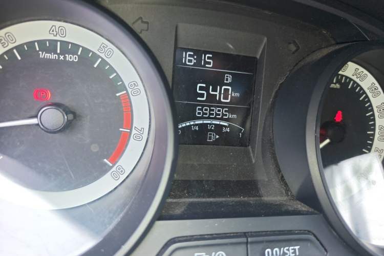 Used Skoda Rapid Spaceback 2018 1.6L Manual Standard Edition Odometer Close Up
