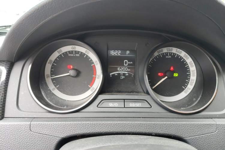 Used Skoda Rapid Spaceback 2018 1.6L Automatic Sport Edition Odometer Close Up