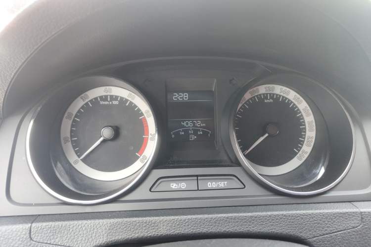 Used Skoda Rapid Spaceback 2018 1.6L Automatic Comfort Edition Odometer Close Up