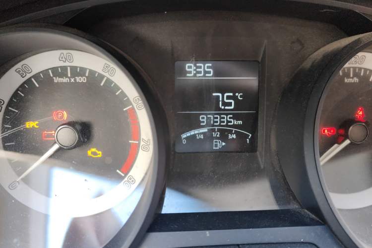 Used Skoda Rapid Spaceback 2018 1.4L Manual Standard Edition Odometer Close Up
