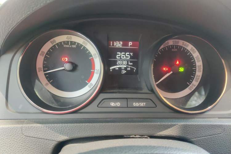 Used Skoda Rapid Spaceback 2018 1.6L Automatic Comfort Edition Odometer Close Up