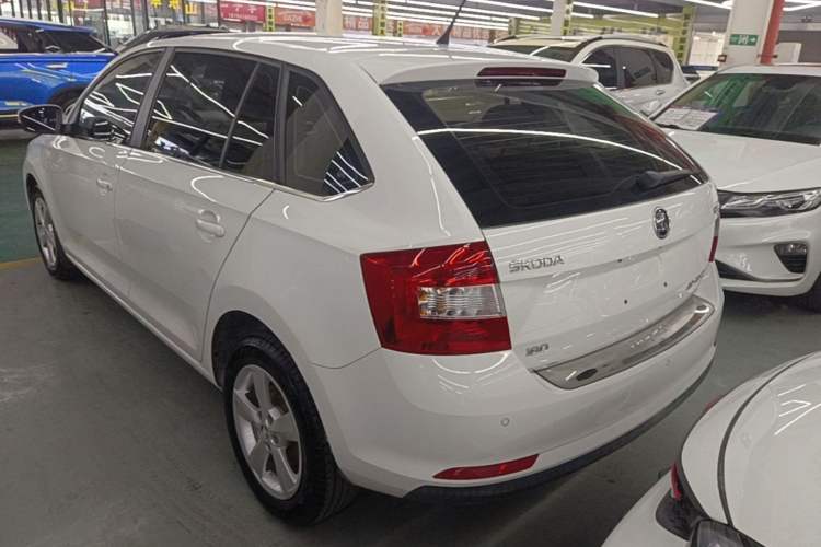 Used Skoda Rapid Spaceback 2018 1.6L Manual Comfort Edition Rear Left 45 Deg