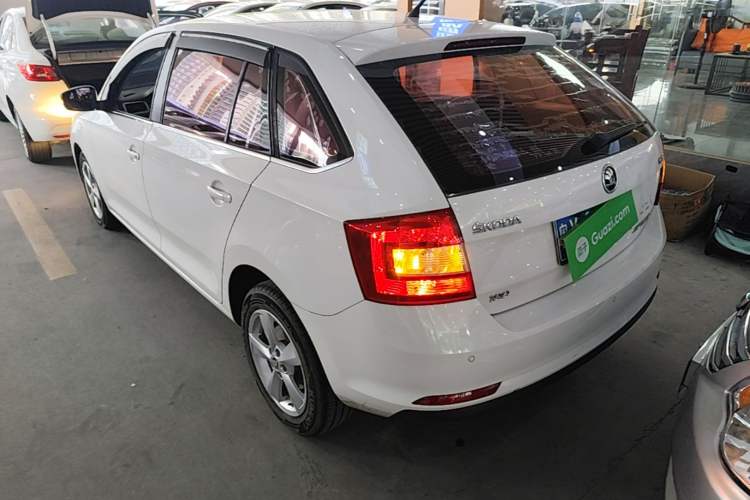Used Skoda Rapid Spaceback 2018 1.6L Automatic Comfort Edition Rear Left 45 Deg
