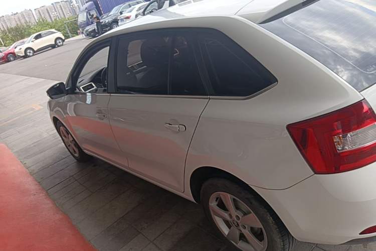 Used Skoda Rapid Spaceback 2018 1.6L Automatic Comfort Edition Rear Left 45 Deg