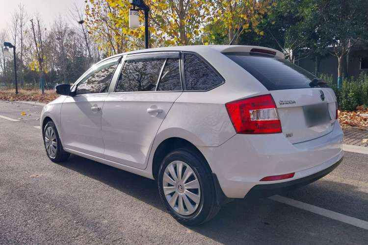 Used Skoda Rapid Spaceback 2018 1.6L Manual Standard Edition Rear Right 45 Deg