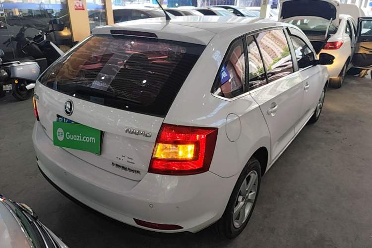 Used Skoda Rapid Spaceback 2018 1.6L Automatic Comfort Edition Rear Right 45 Deg