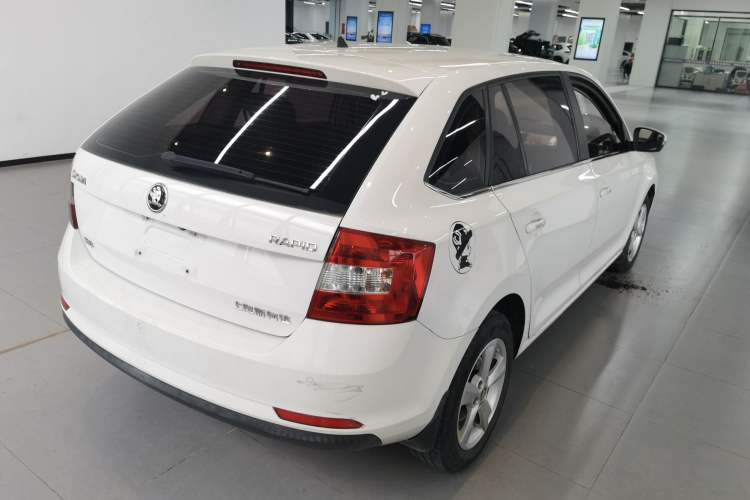 Used Skoda Rapid Spaceback 2018 1.6L Automatic Comfort Edition Rear Right 45 Deg