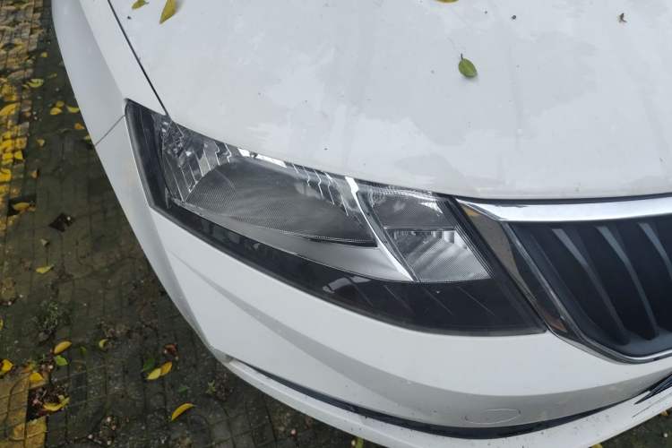 Used Skoda Rapid Spaceback 2018 1.6L Automatic Standard Edition Right Front Headlight