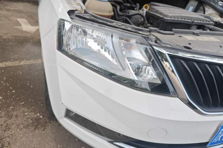 Used Skoda Rapid Spaceback 2018 1.6L Automatic Comfort Edition Right Front Headlight