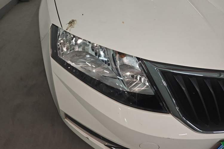 Used Skoda Rapid Spaceback 2018 1.6L Manual Comfort Edition Right Front Headlight