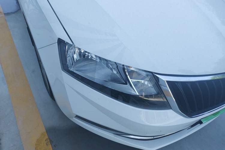 Used Skoda Rapid Spaceback 2018 1.6L Automatic Comfort Edition Right Front Headlight