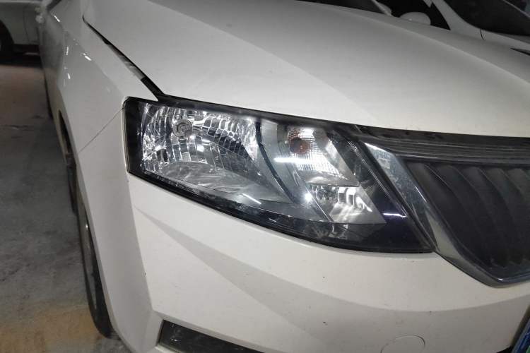 Used Skoda Rapid Spaceback 2018 1.6L Automatic Comfort Edition Right Front Headlight