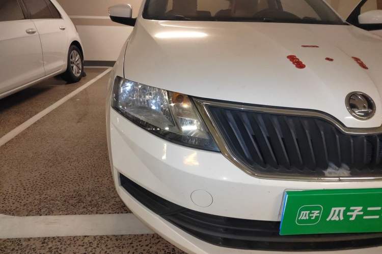 Used Skoda Rapid Spaceback 2018 1.6L Manual Standard Edition Right Front Headlight
