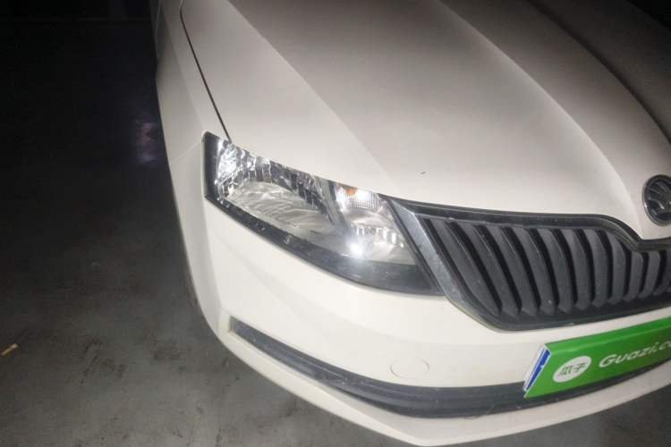 Used Skoda Rapid Spaceback 2018 1.4L Manual Standard Edition Right Front Headlight