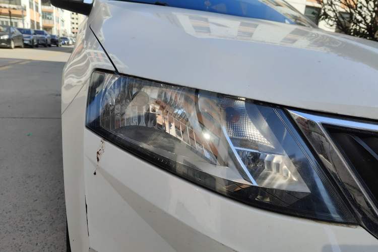 Used Skoda Rapid Spaceback 2018 1.4L Manual Standard Edition Right Front Headlight