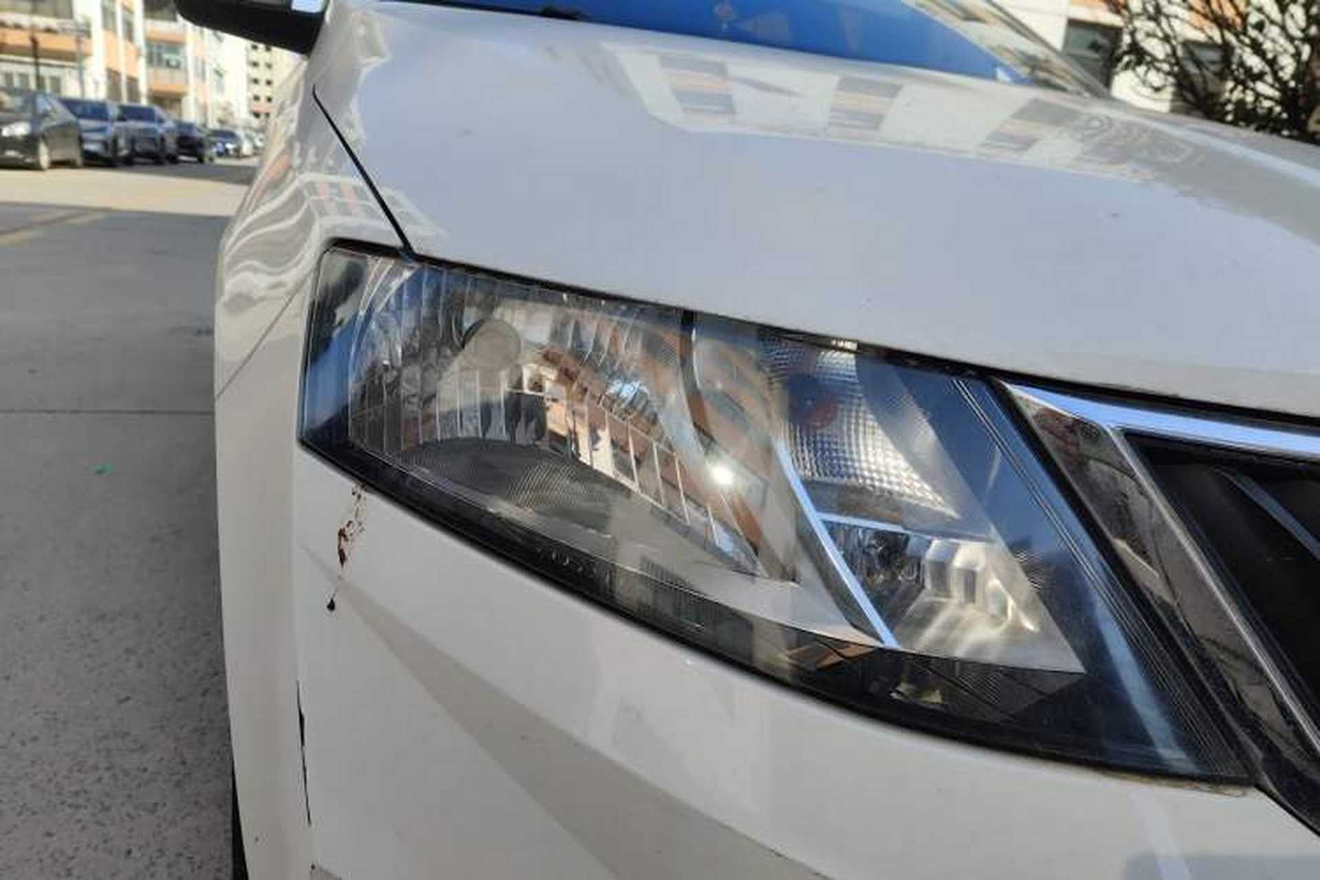 Used Skoda Rapid Spaceback 2018 1.4L Manual Standard Edition Right Front Headlight