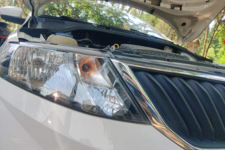 Used Skoda Rapid Spaceback 2018 1.6L Automatic Comfort Edition Right Front Headlight