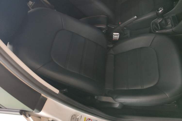 Used Skoda Rapid Spaceback 2018 1.4L Manual Standard Edition Right Front Seat