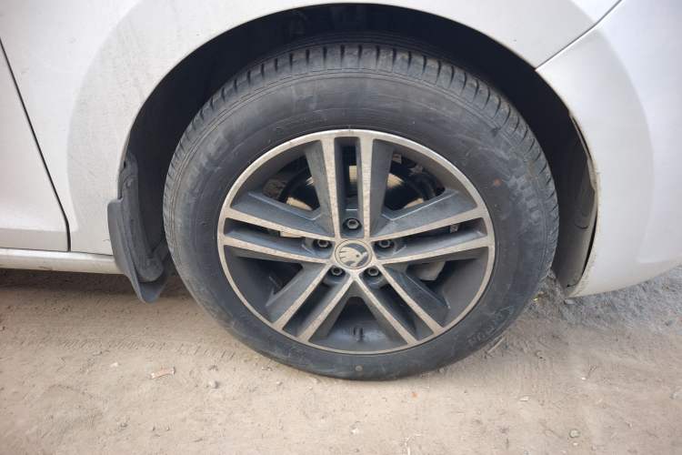 Used Skoda Rapid Spaceback 2018 1.6L Manual Standard Edition Right Front Wheel Hub