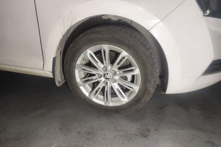 Used Skoda Rapid Spaceback 2018 1.4L Manual Standard Edition Right Front Wheel Hub