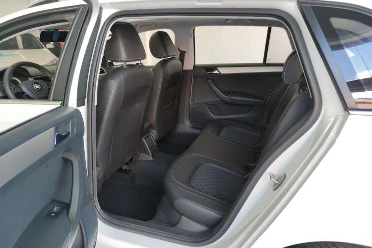 Used Skoda Rapid Spaceback 2018 1.6L Automatic Comfort Edition Right Rear Seat