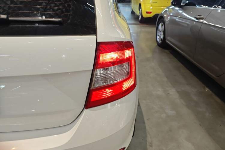 Used Skoda Rapid Spaceback 2018 1.4L Manual Standard Edition Right Rear Taillight