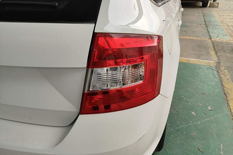 Used Skoda Rapid Spaceback 2018 1.6L Automatic Comfort Edition Right Rear Taillight
