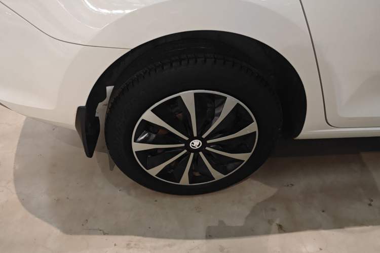 Used Skoda Rapid Spaceback 2018 1.4L Manual Standard Edition Right Rear Wheel Hub