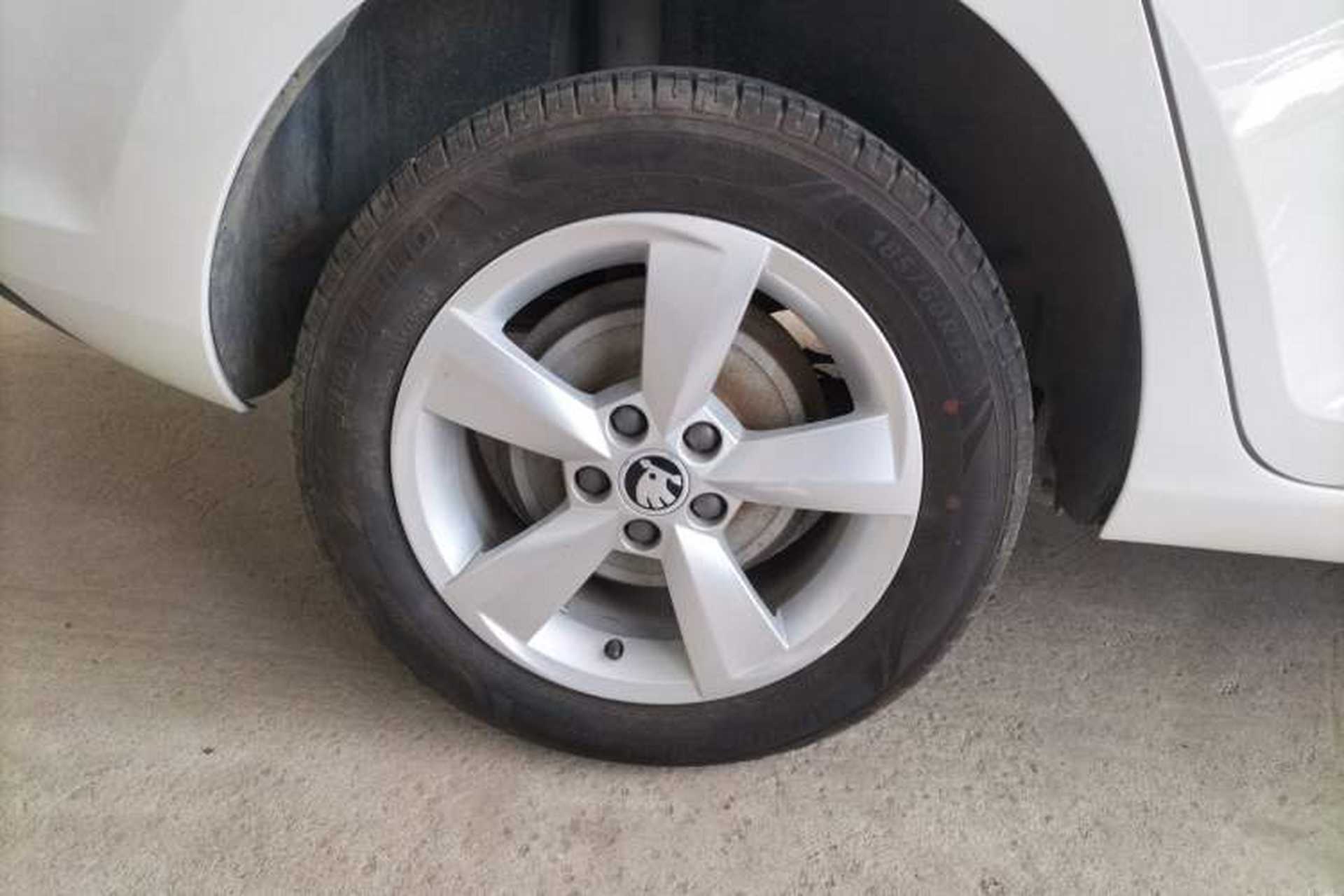 Used Skoda Rapid Spaceback 2018 1.6L Automatic Comfort Edition Right Rear Wheel Hub