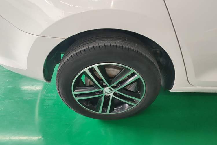 Used Skoda Rapid Spaceback 2018 1.4L Manual Standard Edition Right Rear Wheel Hub