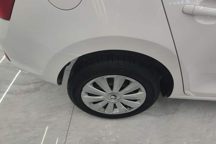 Used Skoda Rapid Spaceback 2018 1.6L Automatic Standard Edition Right Rear Wheel Hub
