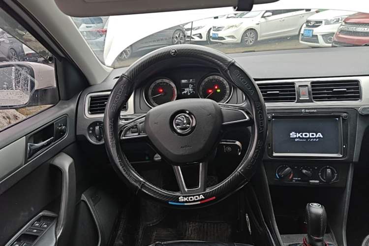 Used Skoda Rapid Spaceback 2018 1.6L Automatic Comfort Edition Steering Wheel