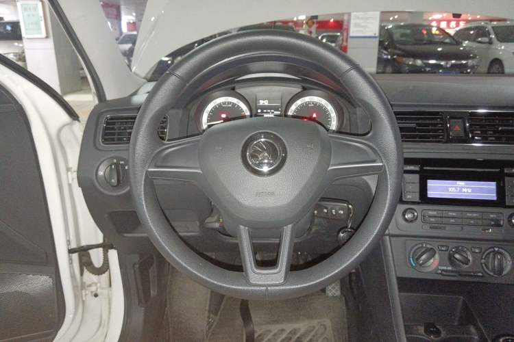 Used Skoda Rapid Spaceback 2018 1.6L Manual Standard Edition Steering Wheel
