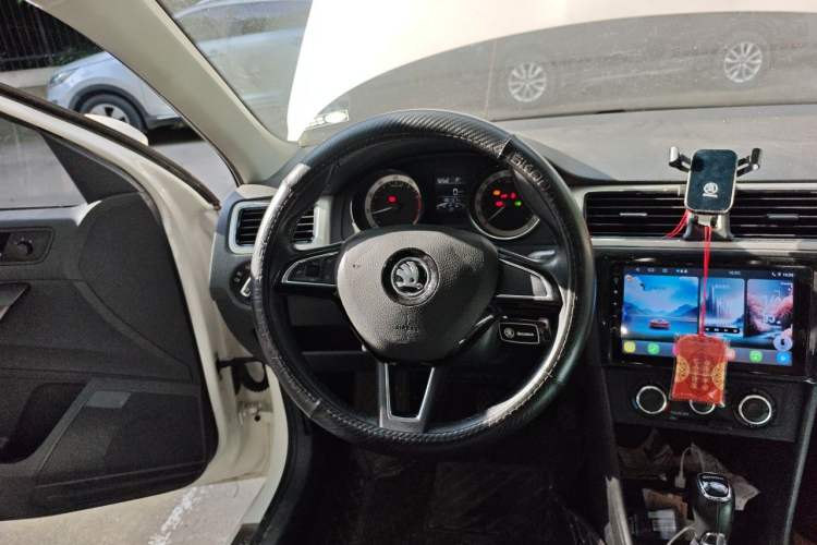 Used Skoda Rapid Spaceback 2018 1.6L Automatic Comfort Edition Steering Wheel