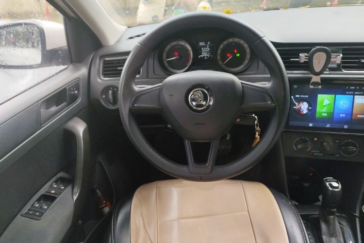 Used Skoda Rapid Spaceback 2018 1.6L Automatic Standard Edition Steering Wheel