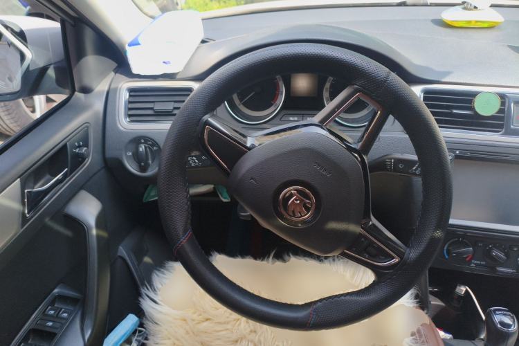 Used Skoda Rapid Spaceback 2018 1.6L Automatic Comfort Edition Steering Wheel