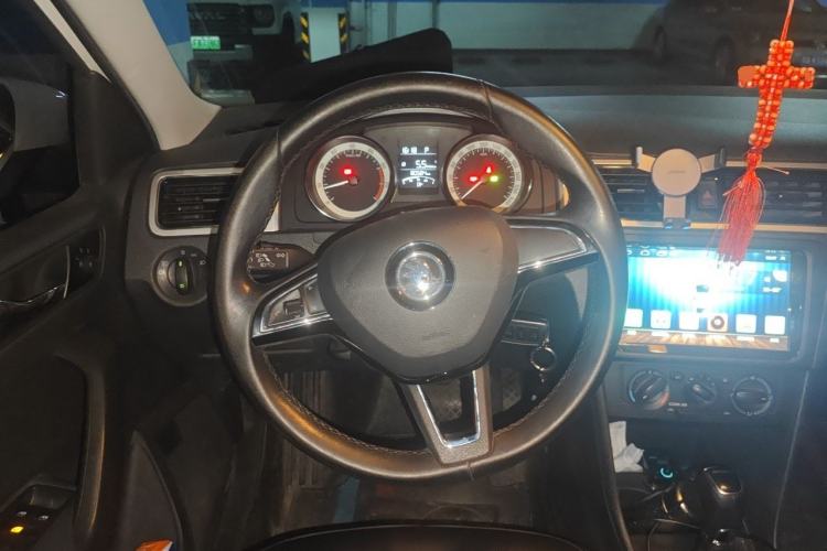 Used Skoda Rapid Spaceback 2018 1.6L Automatic Comfort Edition Steering Wheel