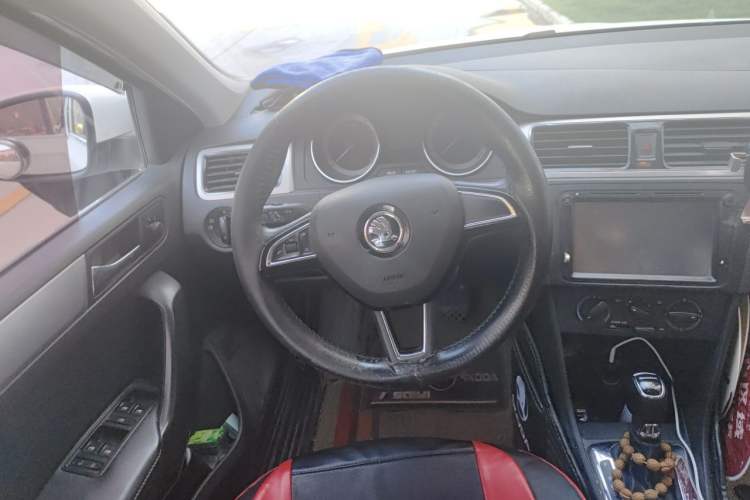 Used Skoda Rapid Spaceback 2018 1.6L Automatic Comfort Edition Steering Wheel