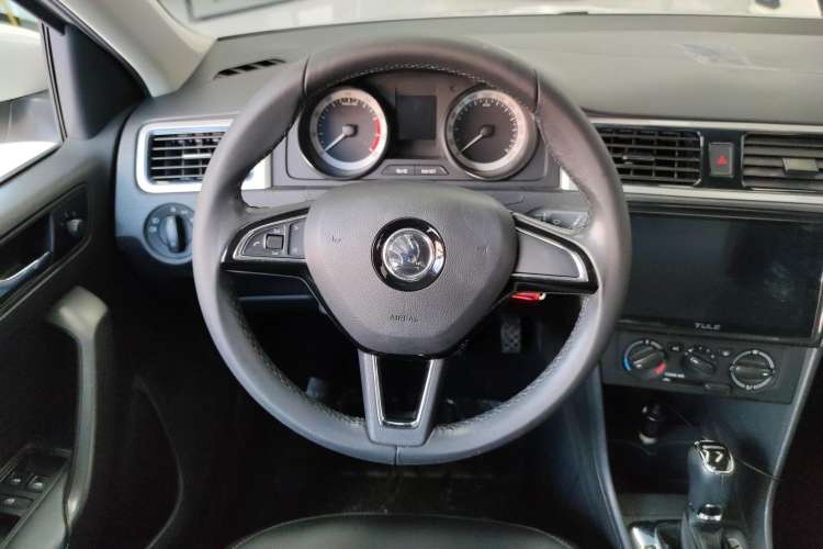 Used Skoda Rapid Spaceback 2018 1.6L Automatic Comfort Edition Steering Wheel